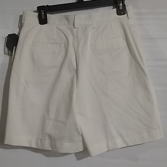Liz Claiborne Off-White Denim Shorts NWT - Picture 3 of 3